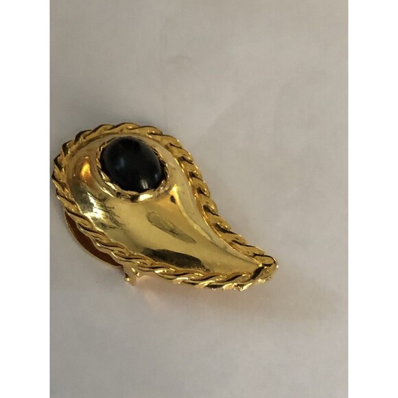 Vintage SCARF FUR  CLIP GOLD PLATED  DESIGNER SIGNED SPECIALTY HOUSE Faux ONYX - Picture 1 of 6